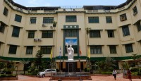 কাউকে ইস্তফা দিতে বাধ্য করা হয়নি’, বিকিনি কাণ্ডে সাফাই জেভিয়ার্স উপাচার্যের