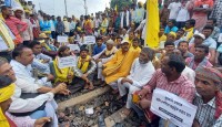 পরপর দু’দিন পুরুলিয়ায় রেল অবরোধ কুড়মি সমাজের, বাতিল বহু ট্রেন, নাজেহাল যাত্রীরা