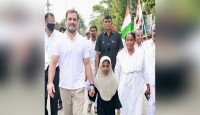 ‘ভারত জোড়ো যাত্রা’য় হিজাব পরিহিতা নাবালিকার সঙ্গে হাঁটলেন রাহুল, ‘তোষণের রাজনীতি’, কটাক্ষ বিজেপির