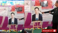 ধূপ-ধুনো-মন্ত্রে ইলন দেবের আরতি! ভক্তি নাকি ব্যঙ্গ? 