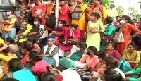 বৃষ্টি মাথায় ফের স্বাস্থ্যভবনের সামনে বিক্ষোভে নার্সিং চাকরিপ্রার্থীরা, পুলিশের সঙ্গে ধস্তাধস্তি
