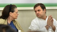 সোনিয়া ও রাহুল গান্ধীর বিরুদ্ধে নোটিস, প্রতিহিংসার রাজনীতি বলল কংগ্রেস