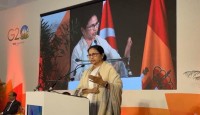 মুখ্যমন্ত্রী আন্তর্জাতিক অনুষ্ঠানে মিথ্যাচার করছেন, শোভনীয় নয়: সুজন চক্রবর্তী