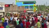 হজরত মহম্মদ নিয়ে বিতর্কের জের, সকাল থেকে বারাসতে রেল অবরোধ