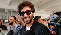 ‘দরদ’ শেষ করে ঢাকায় ফিরলেন অভিনেতা শাকিব খান