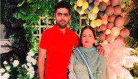ক্রিকেটার বাবর আজম মা-কে নিয়ে হজে যাচ্ছেন