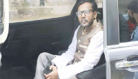 হঠাৎ ডিবি কার্যালয়ে হিরো আলম