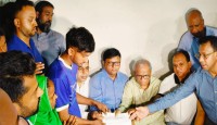 গণঅভ্যুত্থানে আহত রাকিবুলের শুভেচ্ছা জানালেন তারেক রহমান