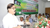 সরকার বড় বেকাদায় আছে: মান্না