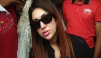 নওগাঁর আম খেয়ে মুগ্ধ অপু বিশ্বাস 