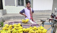 ৫০ টাকা কেজি বিক্রি হচ্ছে কলা