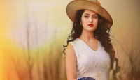 আবার আলোচনায় পরীমনি, আসছে লাবণ্য’