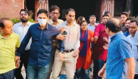 আ.লীগের কেন্দ্রীয় কার্যালয়ের সামনে ছাত্রলীগ নেতাদের বিক্ষোভ