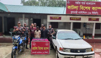 ফুলবাড়ী সীমান্তে অভিযান চালিয়ে মাদকসহ আটক-৩