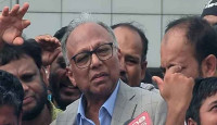 আত্মসমর্পণের পর কারাগারে মাহমুদুর রহমান