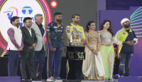 গুরু ধোনির সঙ্গে শিষ্য হার্দিকের দ্বৈরথ! গাভাসকর কোথায় মিল পেলেন দুই অধিনায়কের?