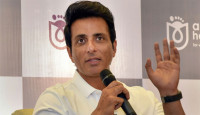 দুঃস্থ শিশুদের শিক্ষার আলোয় আলোকিত করার জন্য স্কুল তৈরির উদ্যোগ নিলেন সোনু সুদ