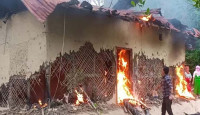নারীকে বিবস্র করার ঘটনায় মণিপুরে অভিযুক্তের বাড়ি পুড়িয়ে দিল উত্তেজিত জনতা 