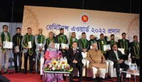 দুবাইয়ে সম্মাননা পেলেন ৫০ বাংলাদেশি রেমিটার্স