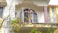 বৃদ্ধ বাবাকে ঘরে তালাবন্দি করে ‘উধাও’ মেয়ে!