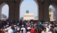 রমজানের প্রথম জুমায় মসজিদে মুসল্লিদের ঢল
