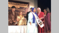 পিছিয়ে পড়া নারীদের স্বাবলম্বী করতে কাজ করছেন চিত্রনায়িকা আন্না
