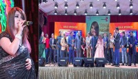  নিউ ইয়র্কে কনকনে ঠান্ডায়ও প্রবাসীদের মাতালেন ত্রিনিয়া হাসান
